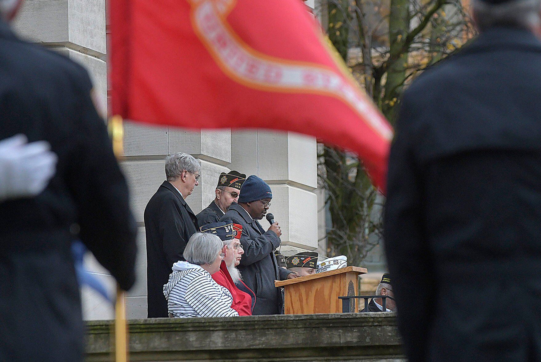 111121-blm-loc-6veteransday